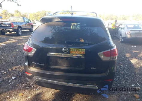 2015 Nissan Pathfinder S z USA, uszkodzony, nr VIN 5N1AR2MM9FC663315